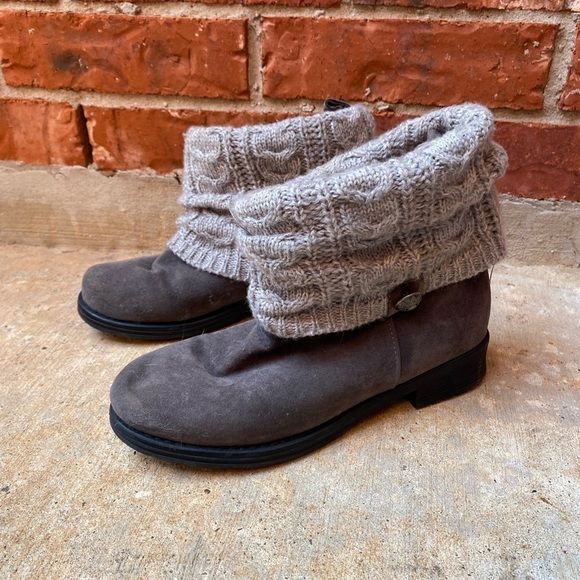 Muk Luks Womens 8 Gray Suede Sock Layered Round Toe Warm Ankle Boots - Picture 1 of 7